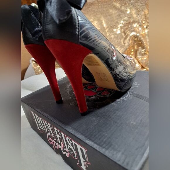 NIB Iron Fist WolfBeater Platform Heel - Picture 6 of 10